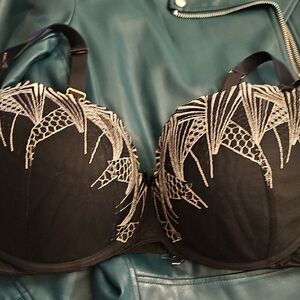 Lane Byrant Elegant Black and Silver Embroidered Bra 42ddd